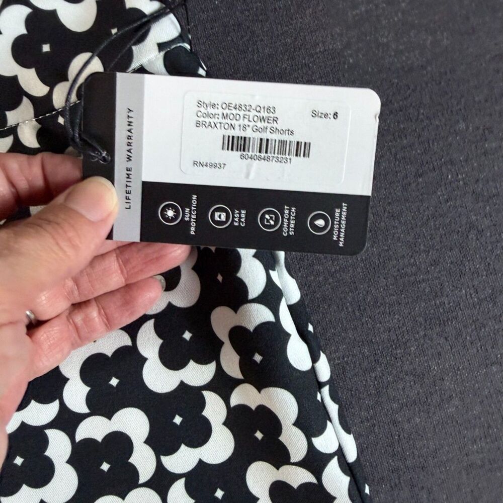 NWT Tail Activewear Braxton 18" Golf Shorts Mod Flower Black White Size 6 - Picture 3 of 9